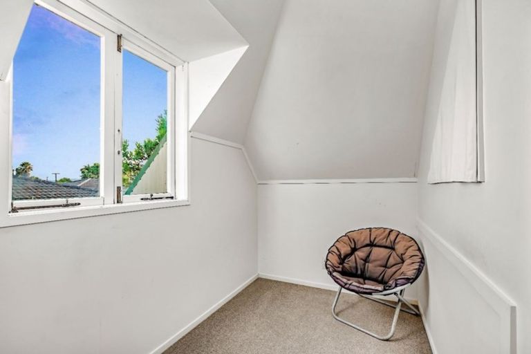 Photo of property in 6 Murray Road, Te Atatu Peninsula, Auckland, 0610