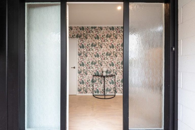 Photo of property in 1/27 Knightsbridge Drive, Forrest Hill, Auckland, 0620