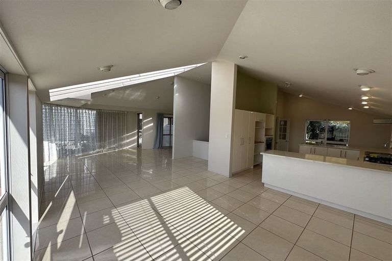 Photo of property in 23 Bernleigh Terrace, West Harbour, Auckland, 0618