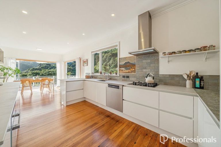 Photo of property in 31 Walter Road, Lowry Bay, Lower Hutt, 5013