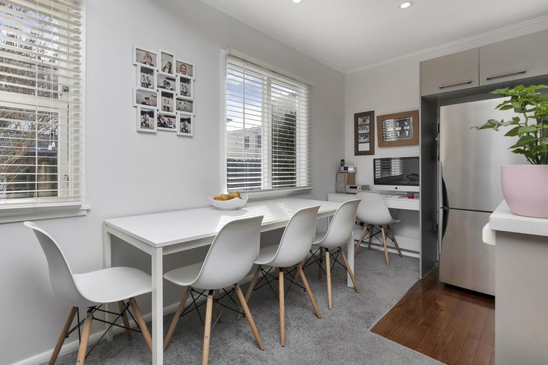 Photo of property in 622 East Coast Road, Pinehill, Auckland, 0630