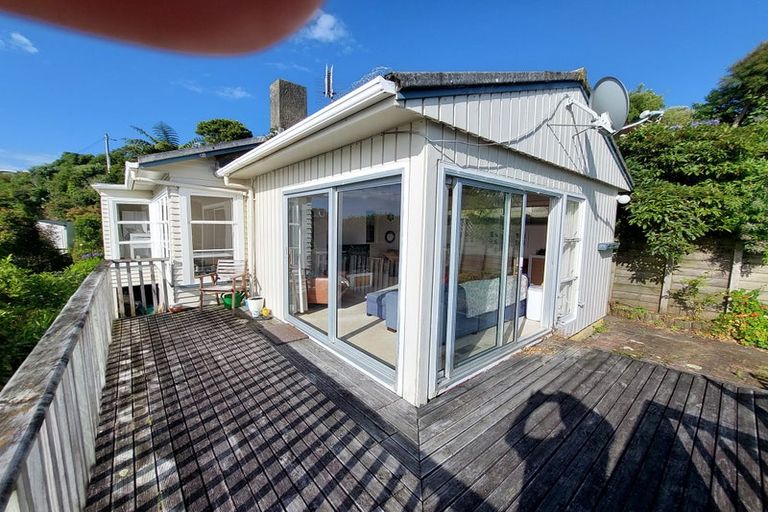 Photo of property in 7 Glenville Road, Karaka Bays, Wellington, 6022