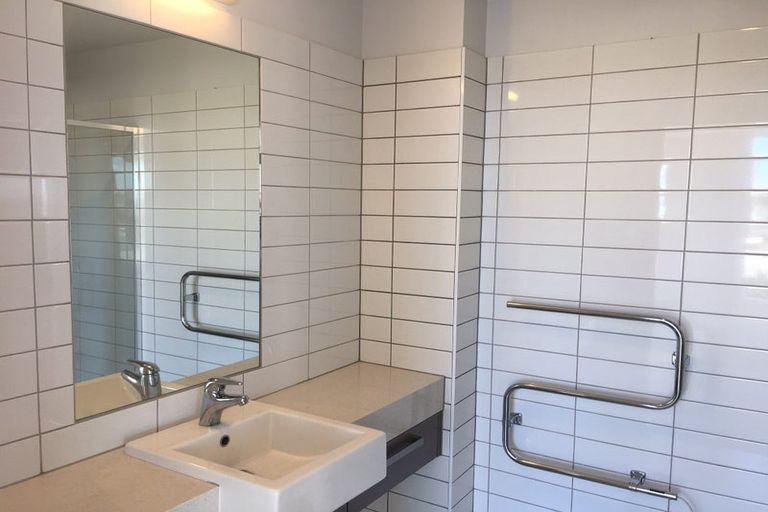 Photo of property in Bella Vista, 3g/84 Gunner Drive, Te Atatu Peninsula, Auckland, 0610