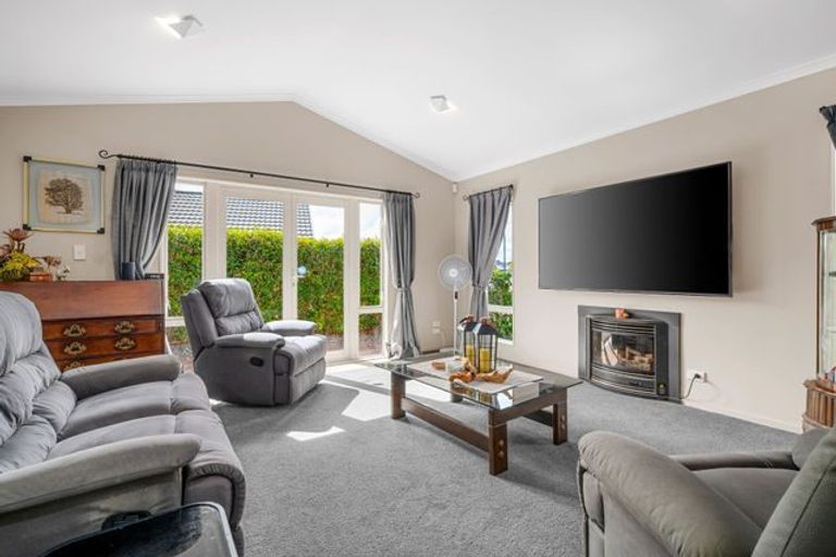 Photo of property in 76 Saint James Drive, Huntington, Hamilton, 3210