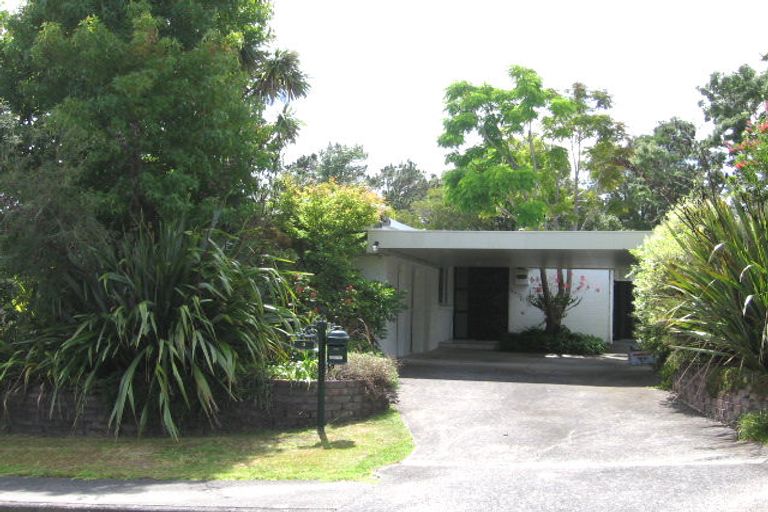 Photo of property in 3 Oruamo Place, Beach Haven, Auckland, 0626