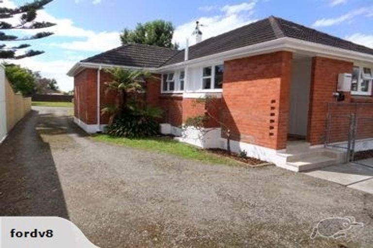 Photo of property in 39 Exeter Crescent, Takaro, Palmerston North, 4412