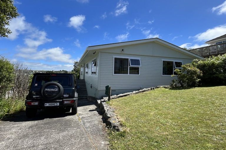 Photo of property in 46 Link Road, Newlands, Wellington, 6037
