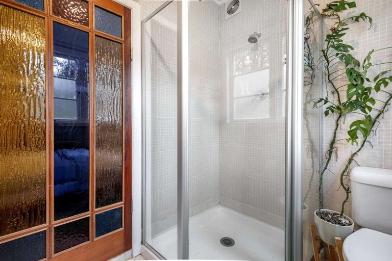 Photo of property in 43 Kauri Point Road, Laingholm, Auckland, 0604