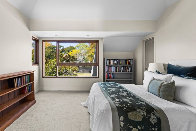 Photo of property in 1a Gillean Street, Havelock North, 4130