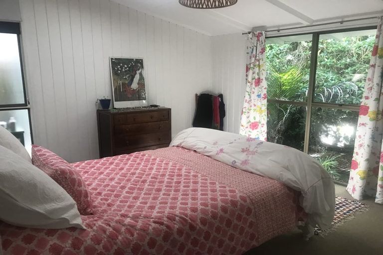 Photo of property in 185 Laingholm Drive, Laingholm, Auckland, 0604