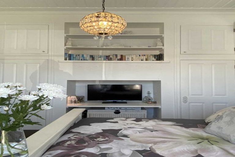 Photo of property in 32 Belt Road, Moturoa, New Plymouth, 4310