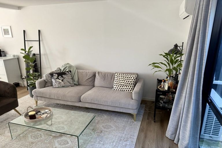 Photo of property in 35 Cessna Crescent, Mangere, Auckland, 2022