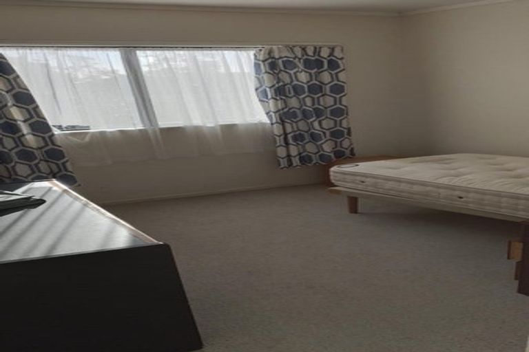 Photo of property in 2/8 Quiet Street, Te Atatu South, Auckland, 0610