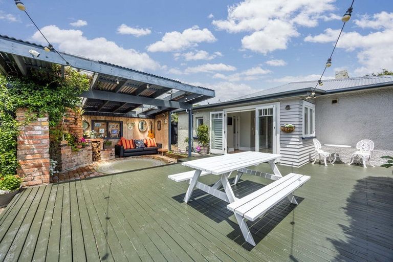 Photo of property in 8 Craigbank Avenue, New Lynn, Auckland, 0600