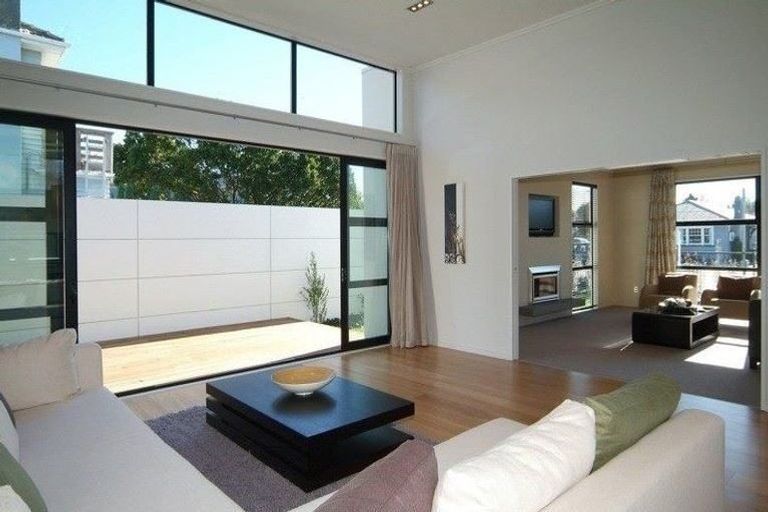 Photo of property in 21 Paeroa Street, Riccarton, Christchurch, 8041