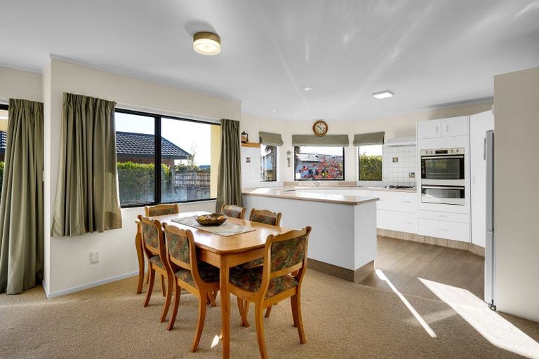 Photo of property in 12 Penlington Place, Havelock North, 4130