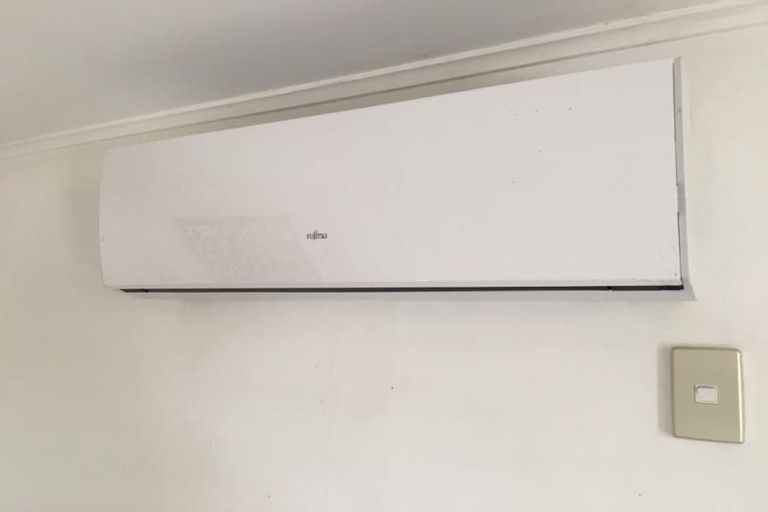 Photo of property in 31 Lyndhurst Road, Te Atatu South, Auckland, 0610