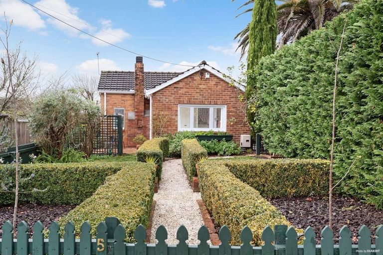 Photo of property in 5 Pine Street, New Lynn, Auckland, 0600