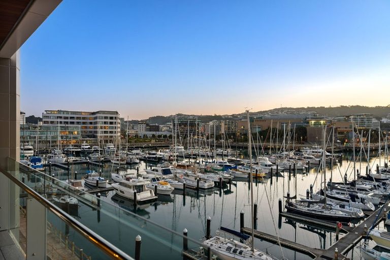 Photo of property in Clyde Quay Wharf, 3b/2 Clyde Quay Wharf, Te Aro, Wellington, 6011