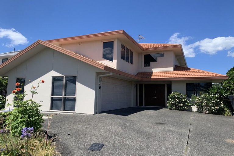 Photo of property in 3 Bridgehead Cove, West Harbour, Auckland, 0618