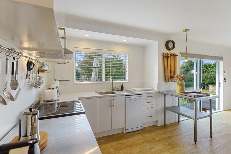 Photo of property in 3 Mavis Avenue, Waikawa Beach, Manakau, 5573