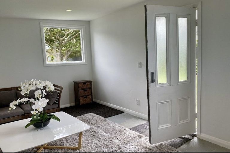 Photo of property in 2 Brassey Street, Waverley, 4510