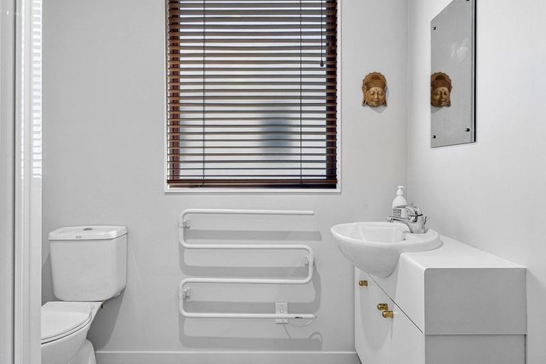 Photo of property in 34 Oakford Close, Riccarton, Christchurch, 8011