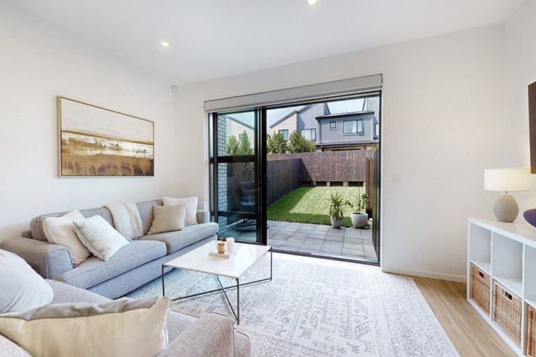 Photo of property in 31 Peihana Road, Hobsonville, Auckland, 0616