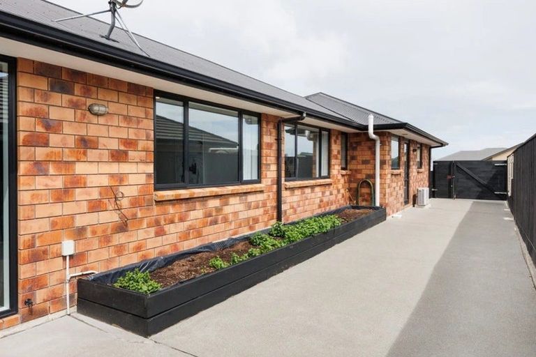 Photo of property in 22 Pegasus Place, Kelvin Grove, Palmerston North, 4414