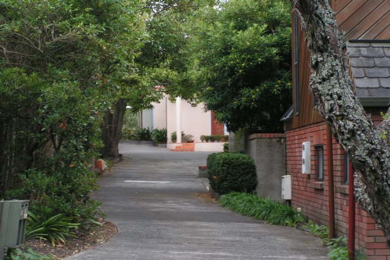 Photo of property in 3/4 Hauraki Road, Hauraki, Auckland, 0622