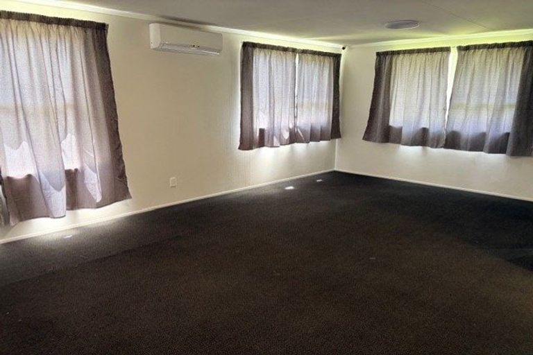 Photo of property in 13 Woodstock Road, Forrest Hill, Auckland, 0620