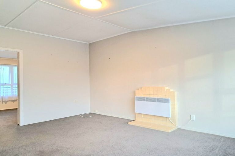 Photo of property in 33 Queen Street, Upper Hutt Central, Upper Hutt, 5018