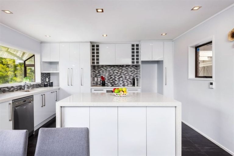 Photo of property in 13 Chrome Place, Henderson, Auckland, 0612