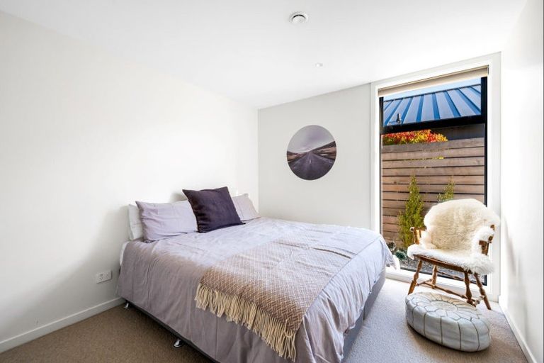 Photo of property in 17 Doug Ledgerwood Drive, Wanaka, 9305