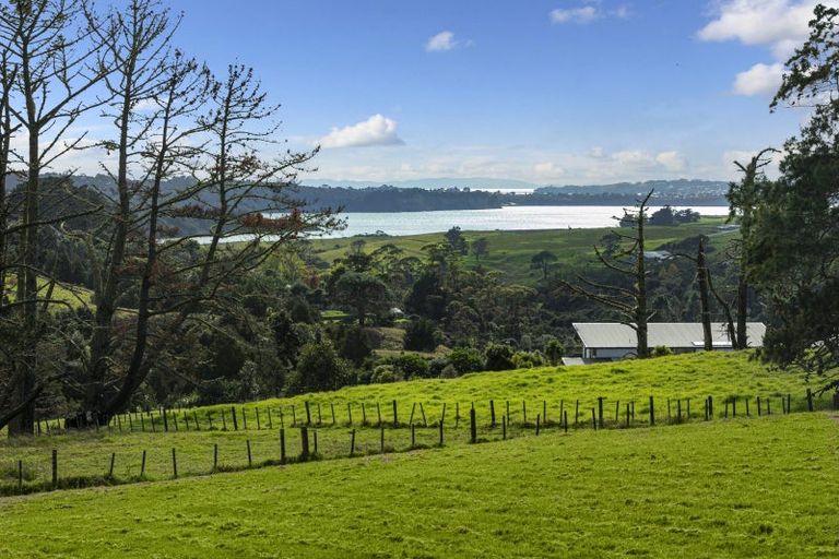 Photo of property in 13 Vaughans Road, Okura, Albany, 0792