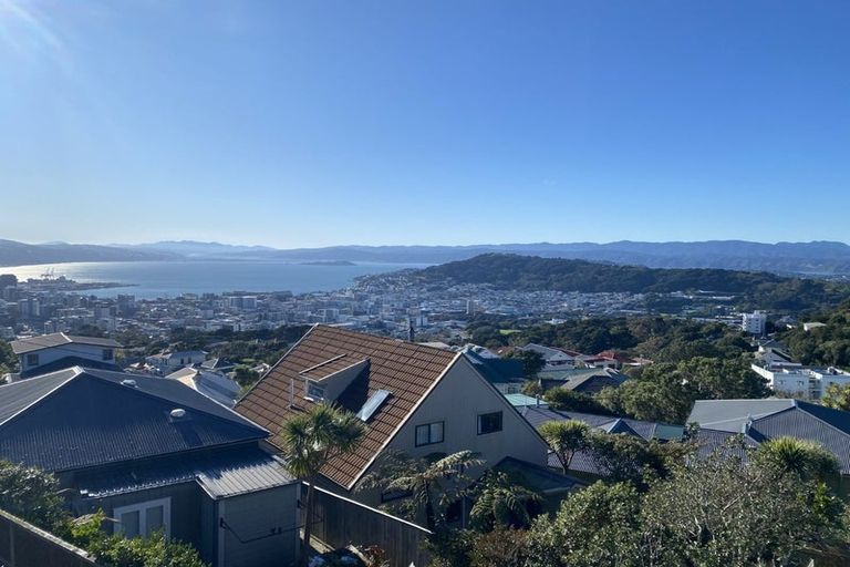 Photo of property in Bryon Court Flats, 25 Apuka Street, Brooklyn, Wellington, 6021