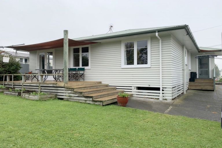 Photo of property in 1 Mcgreevy Street, Waipawa, 4210