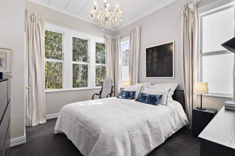 Photo of property in 17 West Road, Northland, Wellington, 6012