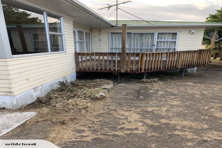 Photo of property in 92 Te Atatu Road, Te Atatu South, Auckland, 0610