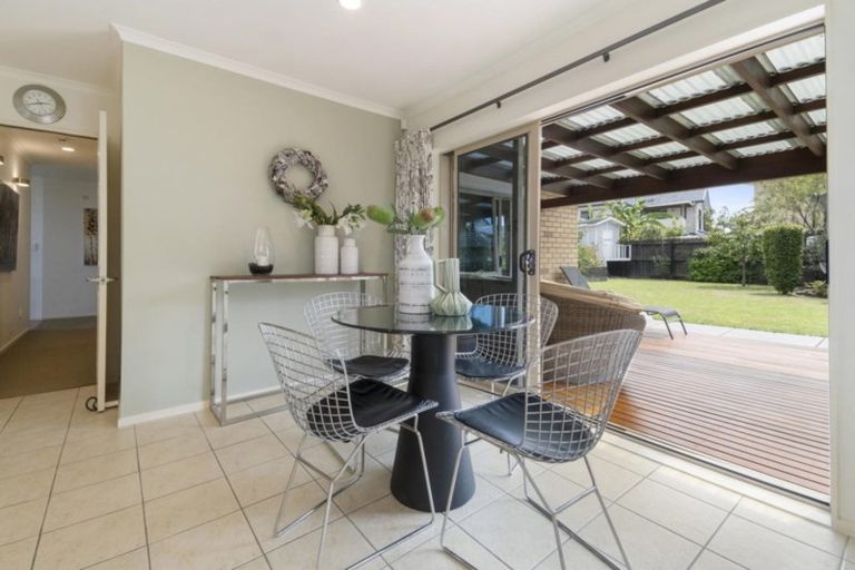 Photo of property in 14 Longbush Road, Te Atatu Peninsula, Auckland, 0610