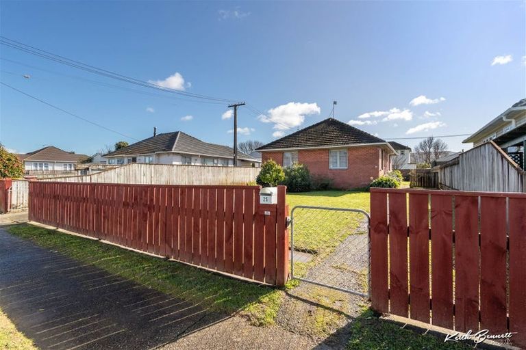 Photo of property in 25 Hewer Crescent, Naenae, Lower Hutt, 5011