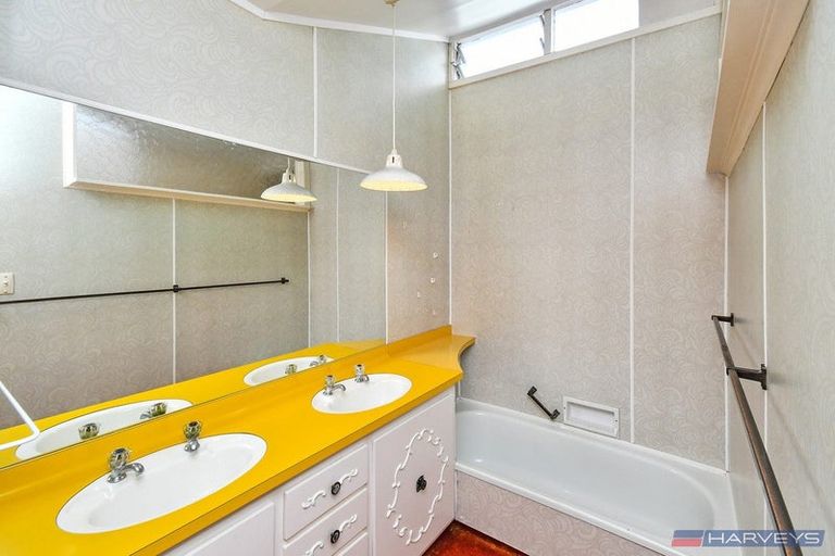 Photo of property in 43 Mckean Avenue, Manurewa, Auckland, 2102