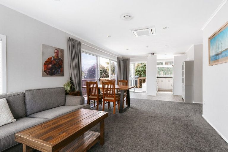 Photo of property in 1 Kowai Grove, Omokoroa, 3114