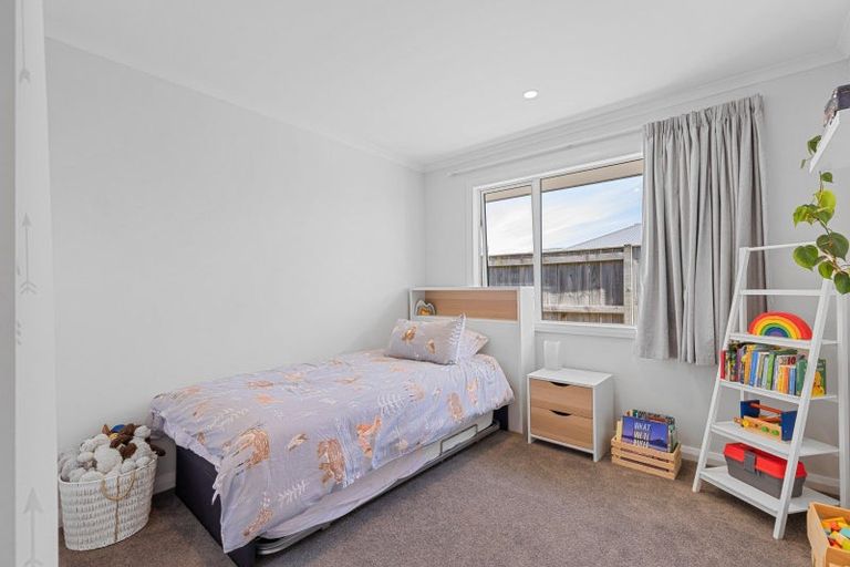 Photo of property in 6 Atlantic Drive, Fitzherbert, Palmerston North, 4410