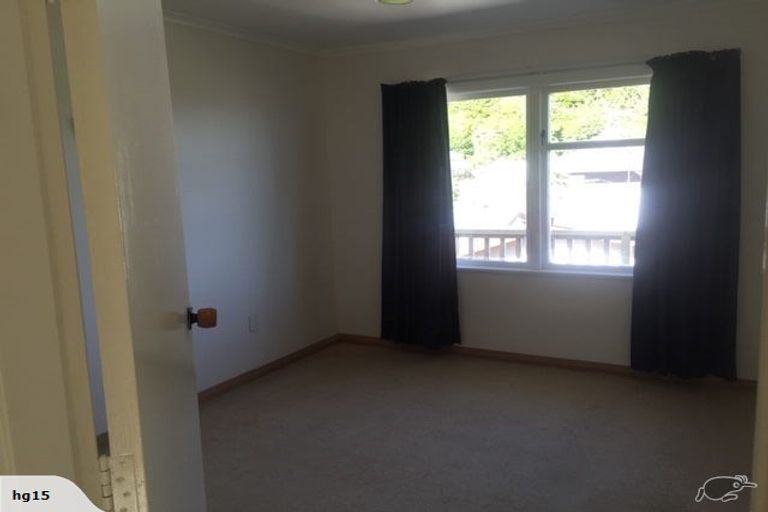 Photo of property in 6 Middlesex Place, Northland, Wellington, 6012