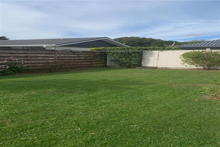 Photo of property in 70 Nimmo Avenue East, Waikanae, 5036