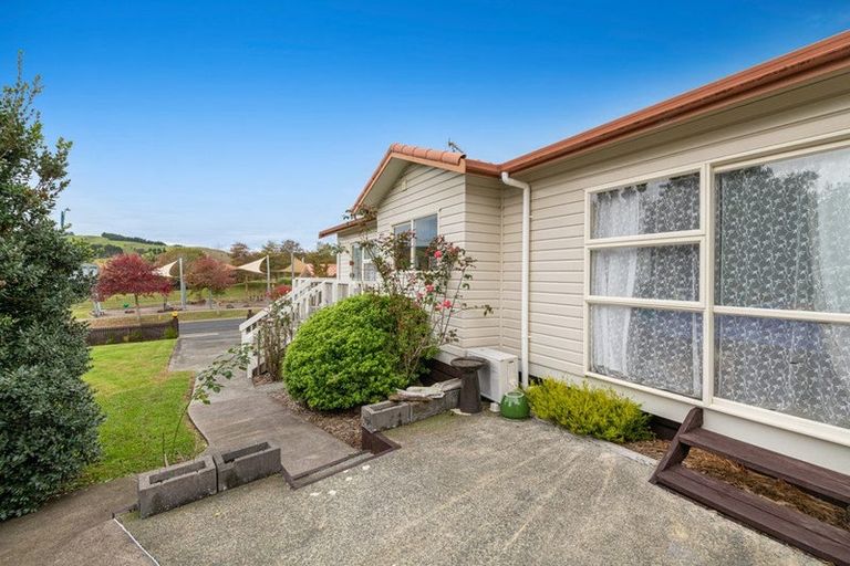 Photo of property in 34 Cabeleigh Drive, Helensville, 0800