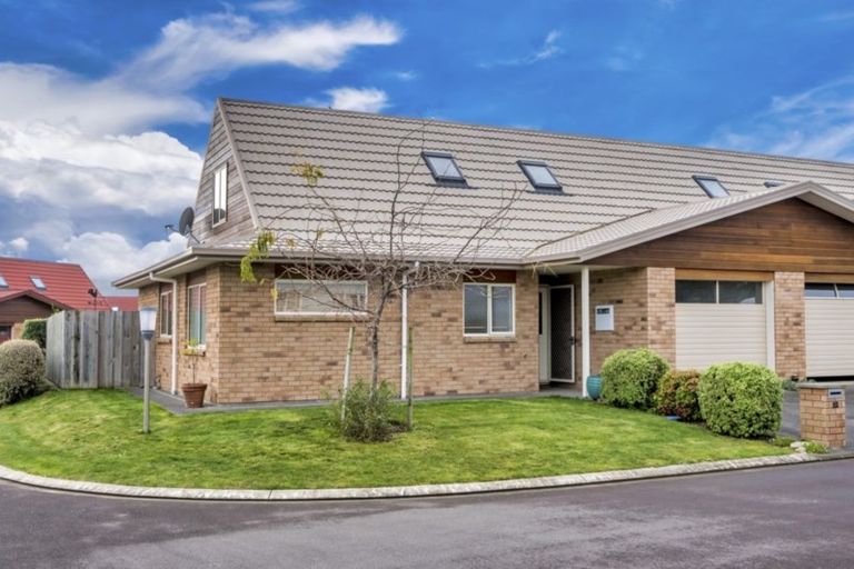 Photo of property in Rangeview Villas, 10/9 Fuller Close, Levin, 5510