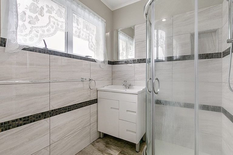 Photo of property in 6 Garrett Place, Otara, Auckland, 2023