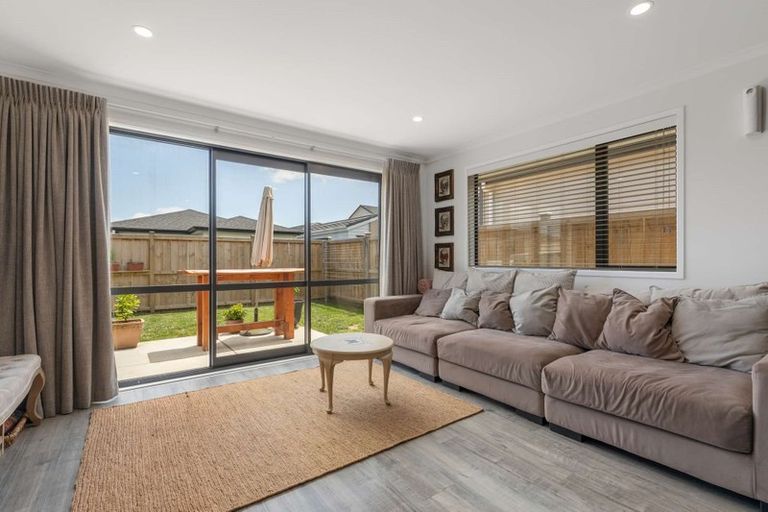 Photo of property in 11 Survila Street, Takanini, 2110